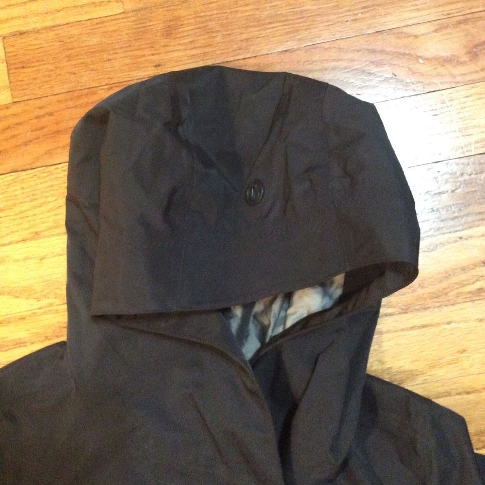 Lululemon Rain Jacket - Picture 11 of 16